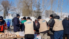 من تبرعاتكم .. توزيع المساعدات الاغاثية على منكوبي الزلزال في تركيا